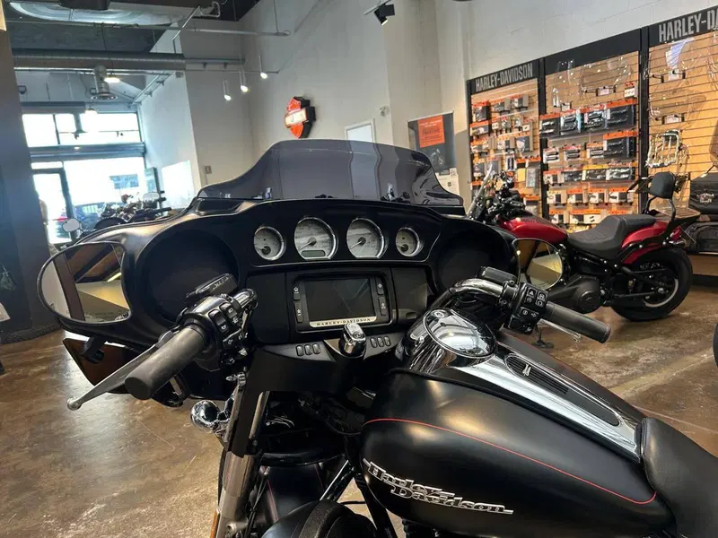 Harley-Davidson 107 Street Glide Special (2017 - 19) - FLHXS (4)