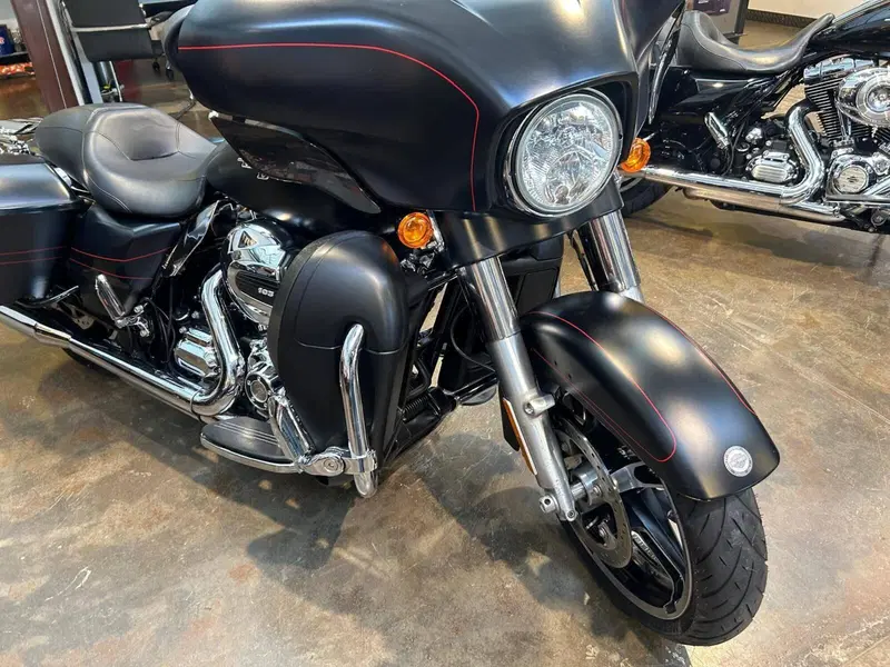 Harley-Davidson 107 Street Glide Special (2017 - 19) - FLHXS (10)