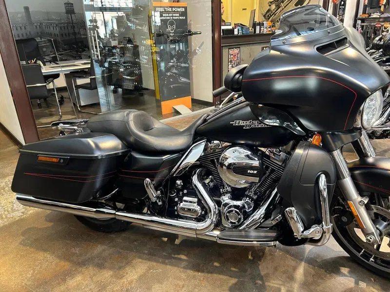 Harley-Davidson 107 Street Glide Special (2017 - 19) - FLHXS (11)