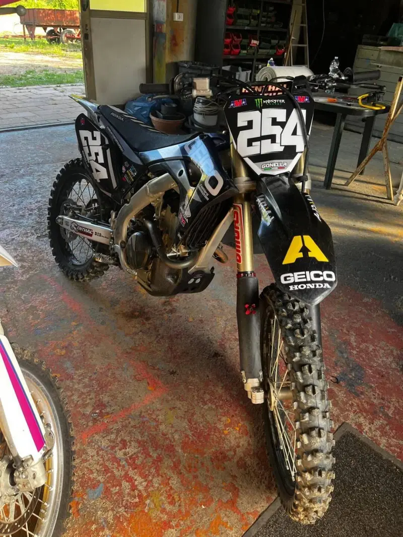 Honda CRF 250R (2020) (2)