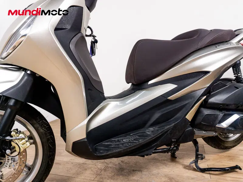 Piaggio Beverly 300 Hpe (2021) (9)