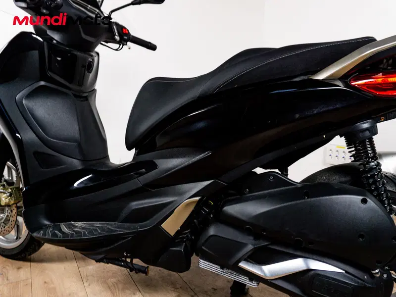 Piaggio Beverly 300 Hpe (2021) (10)