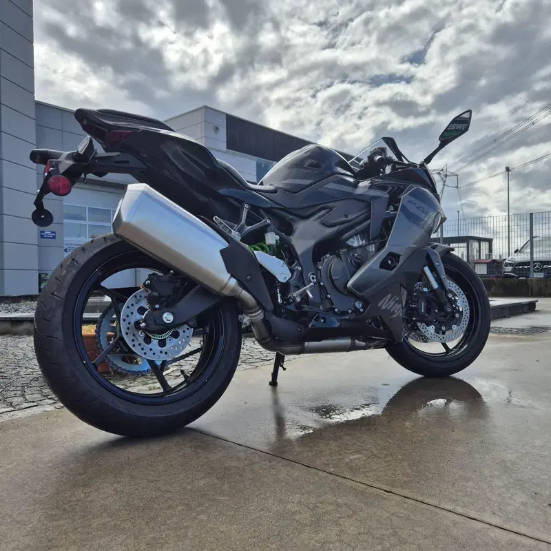 Kawasaki Ninja ZX-4RR (2024 - 26) (2)