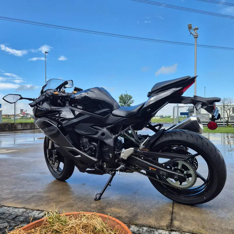 Kawasaki Ninja ZX-4RR (2024 - 26) (3)