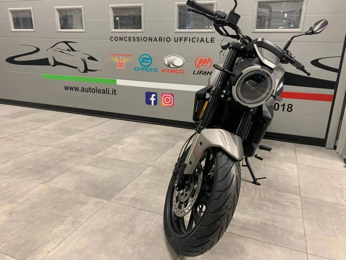 Moto Morini SEIEMMEZZO STR (2022 - 26) (7)
