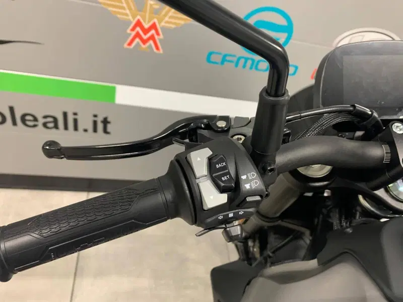 Moto Morini SEIEMMEZZO STR (2022 - 26) (15)