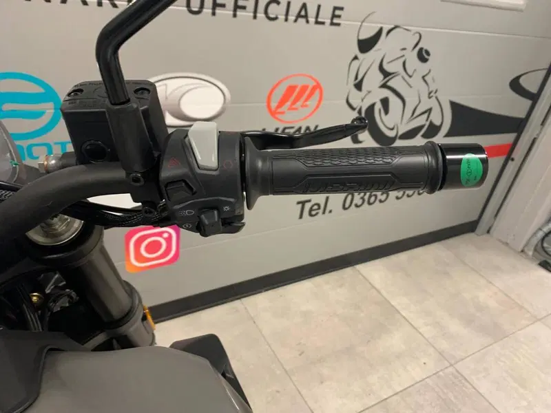 Moto Morini SEIEMMEZZO STR (2022 - 26) (17)
