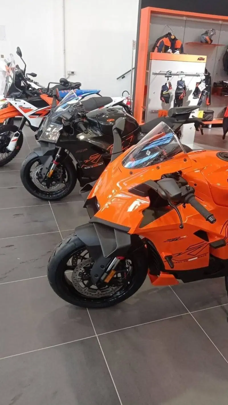KTM 990 RC R (2026) (2)