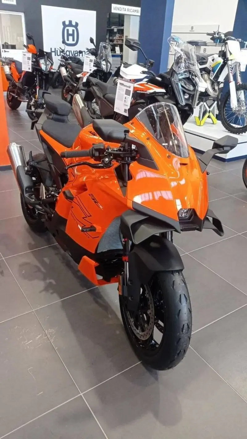 KTM 990 RC R (2026) (3)