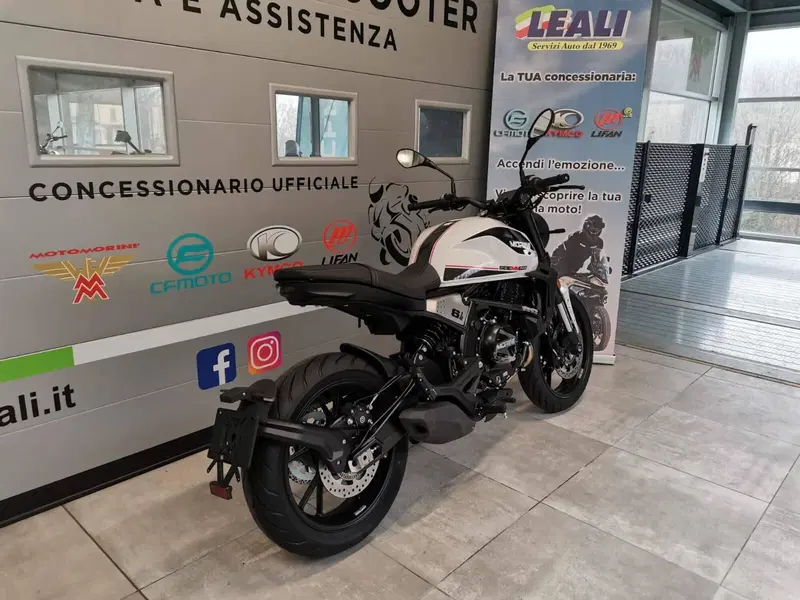 Moto Morini SEIEMMEZZO STR (2022 - 26) (8)