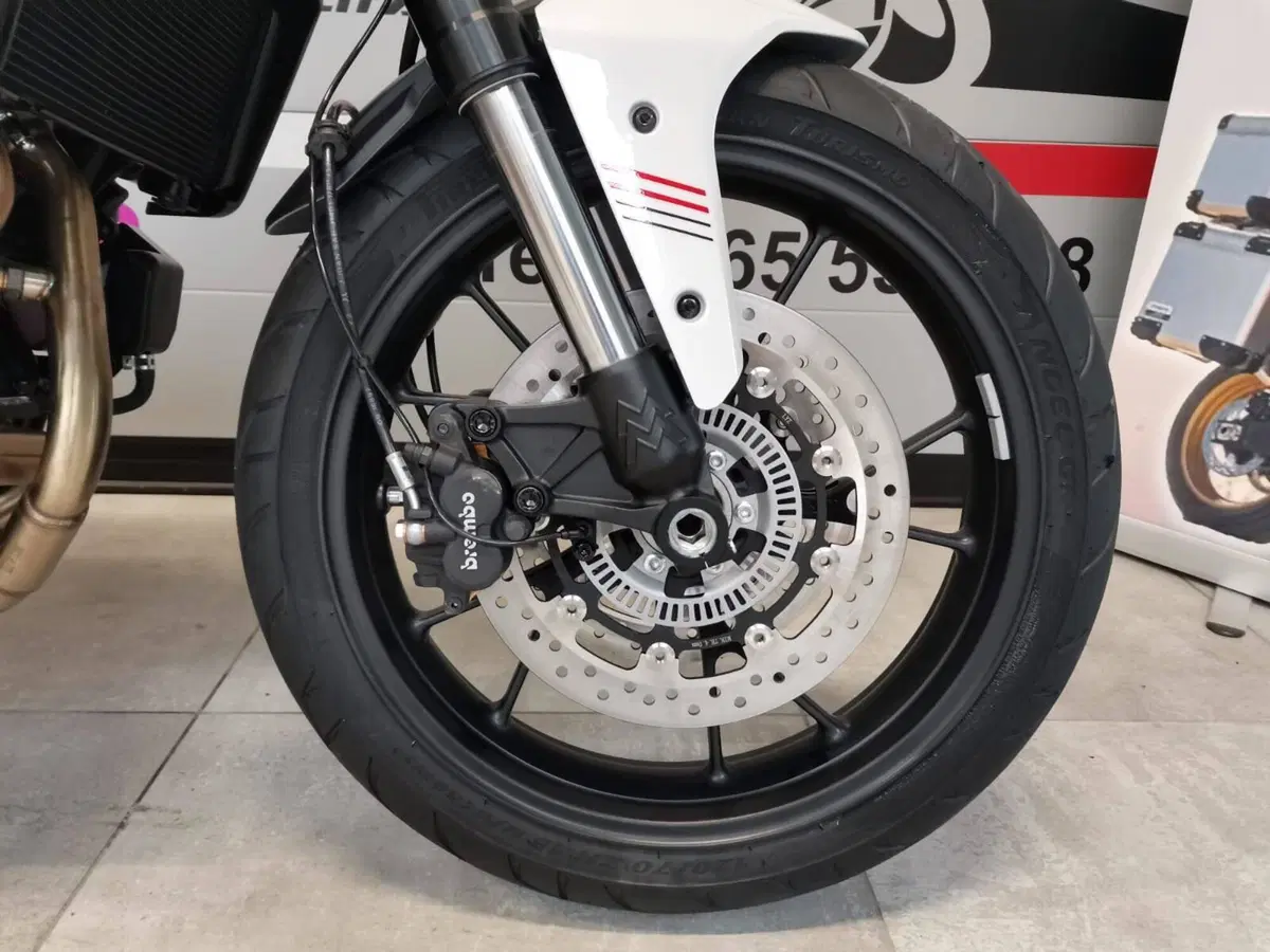 Moto Morini SEIEMMEZZO STR (2022 - 26) (15)