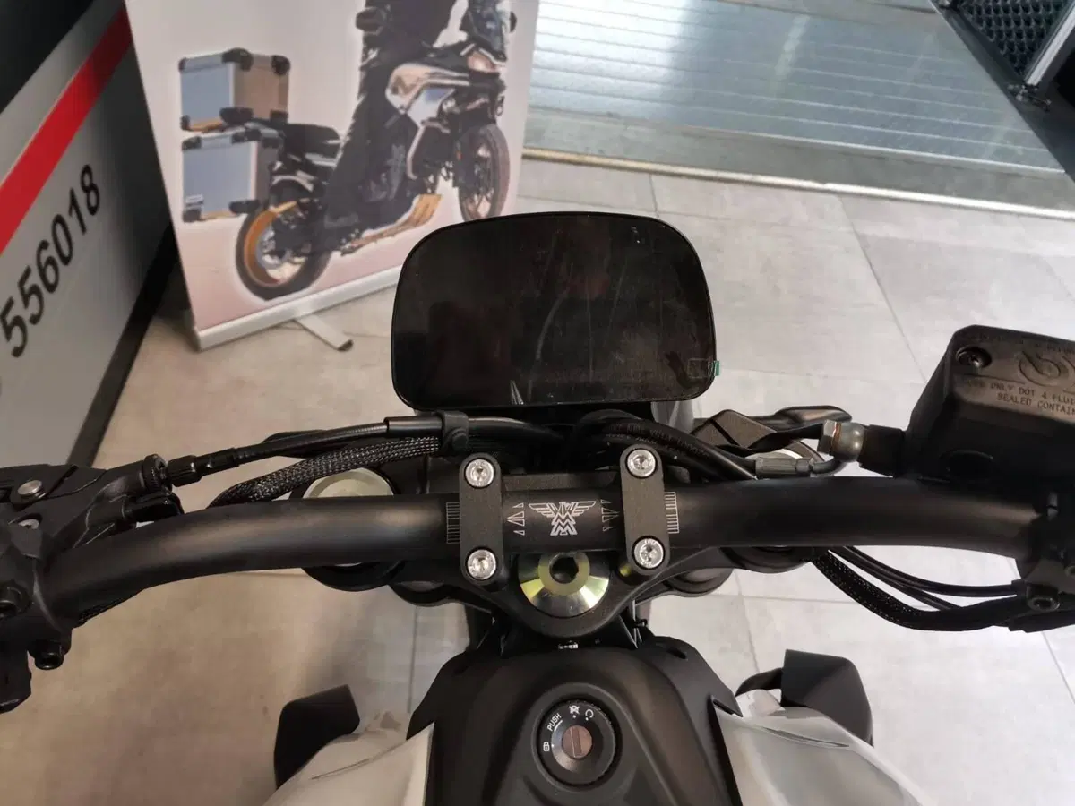 Moto Morini SEIEMMEZZO STR (2022 - 26) (16)