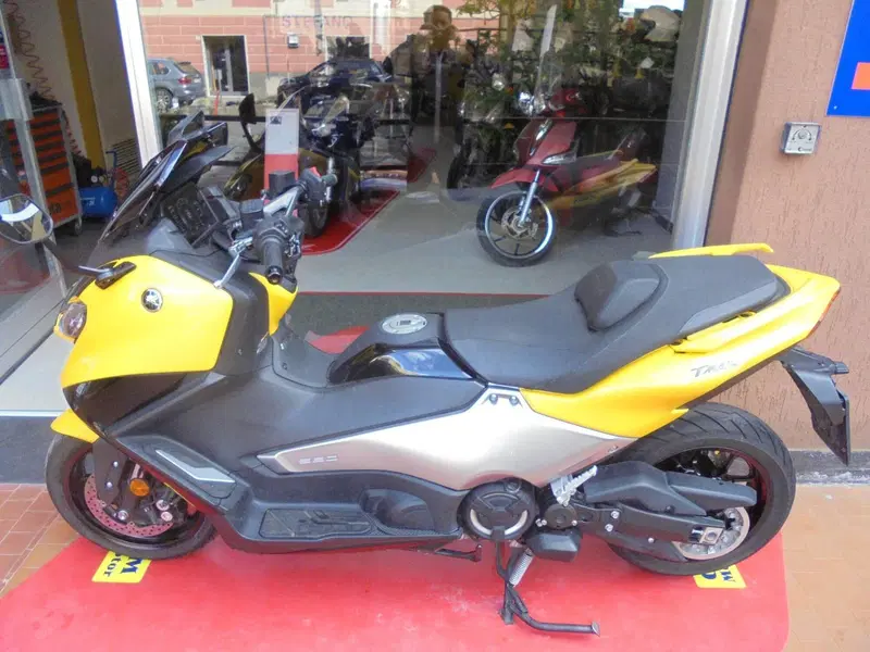 Yamaha T-Max 560 Tech Max (2022 - 24) (2)