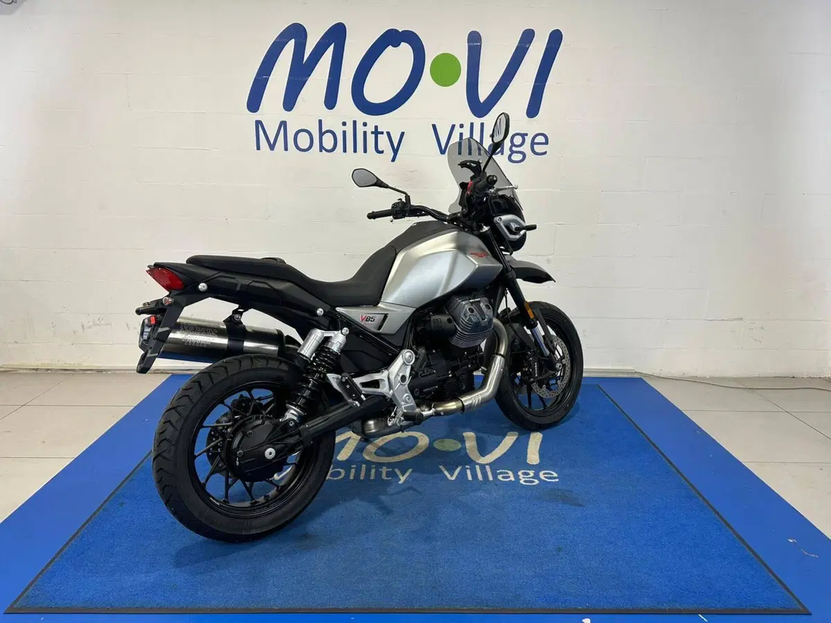 Moto Guzzi V85 Strada (2024 - 26) (2)