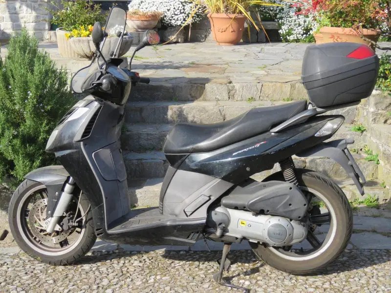 Aprilia Sportcity Cube 300 (2008 - 13) (2)