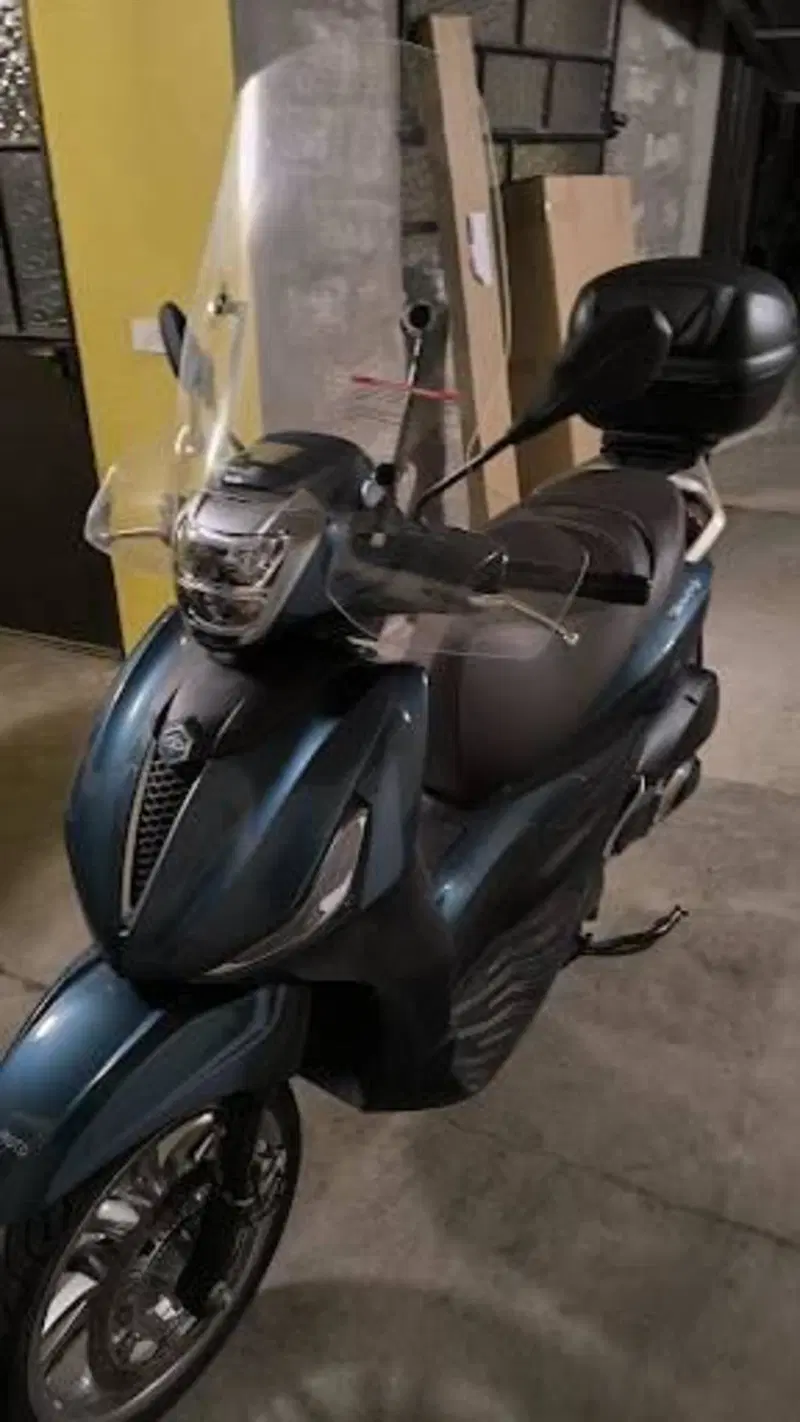 Piaggio Beverly 300 ABS-ASR (2021 - 25) (2)