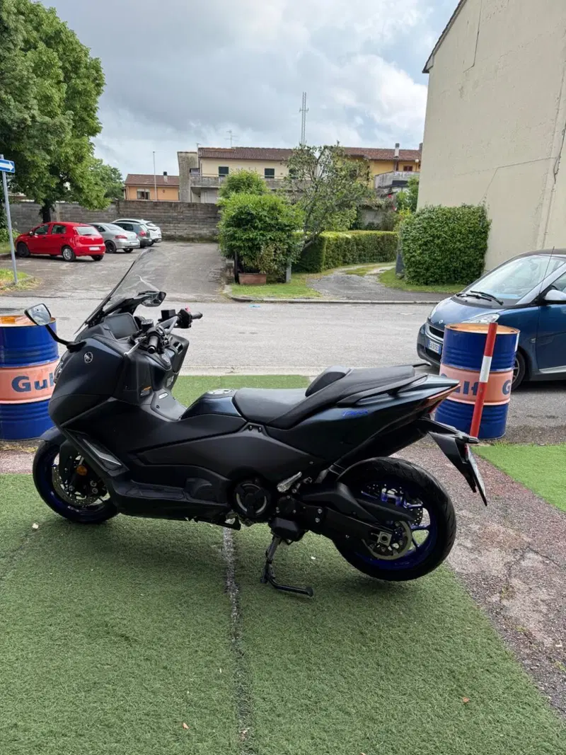Yamaha T-Max 560 (2022 - 24) (4)