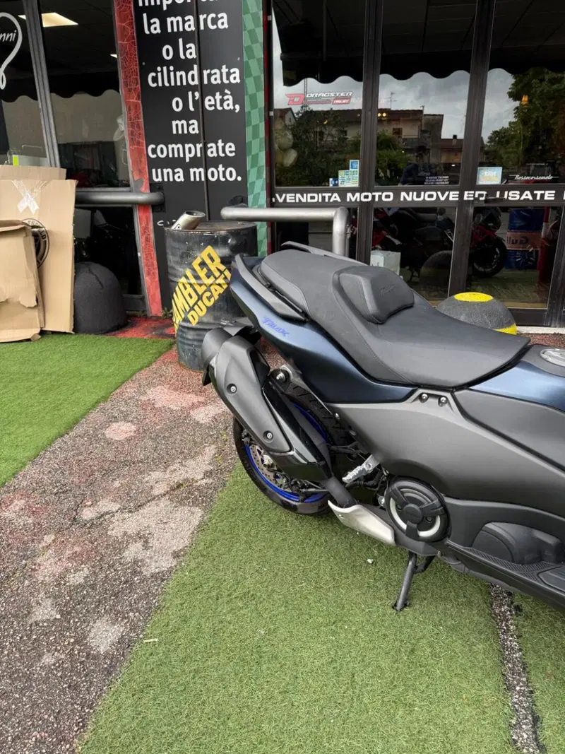 Yamaha T-Max 560 (2022 - 24) (8)