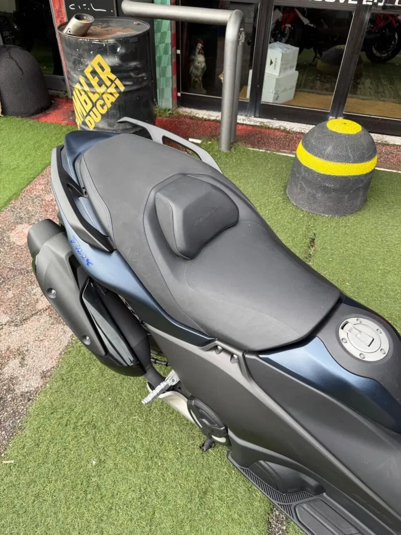 Yamaha T-Max 560 (2022 - 24) (9)