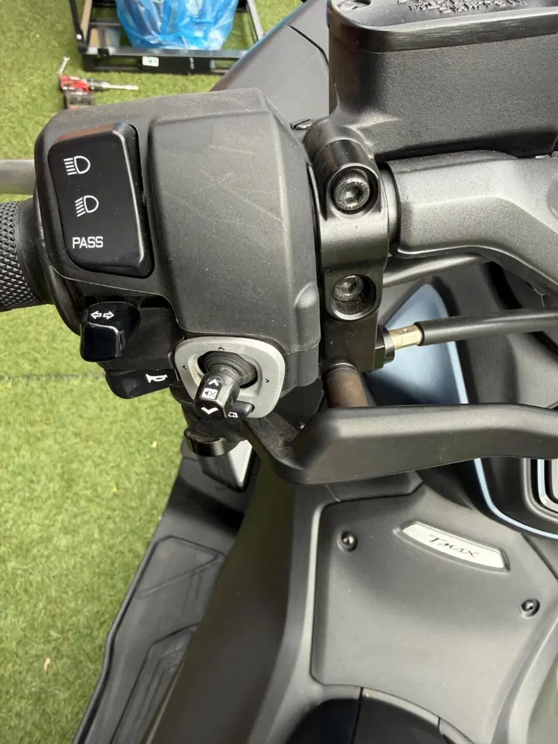 Yamaha T-Max 560 (2022 - 24) (14)
