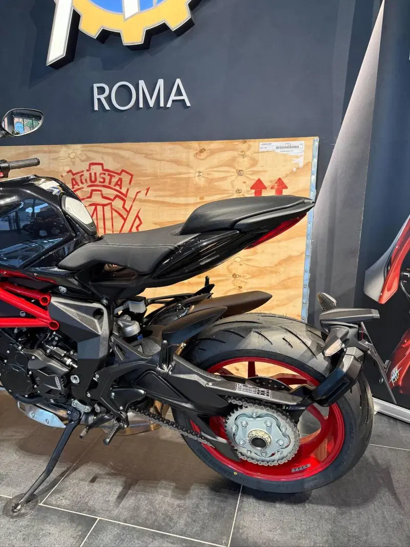 MV Agusta Brutale 800 (2026) (8)