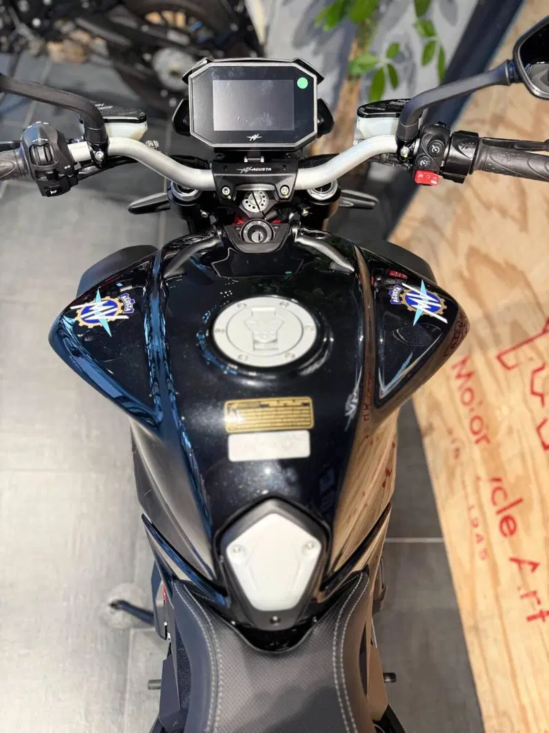 MV Agusta Brutale 800 (2026) (10)