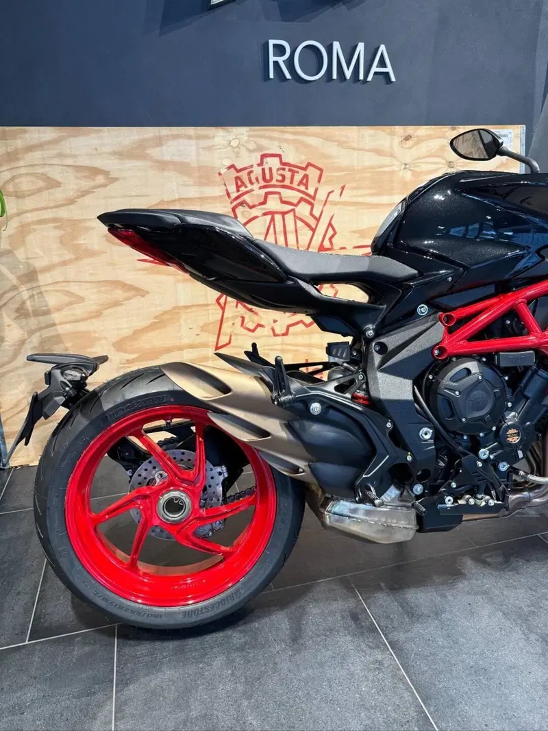MV Agusta Brutale 800 (2026) (3)
