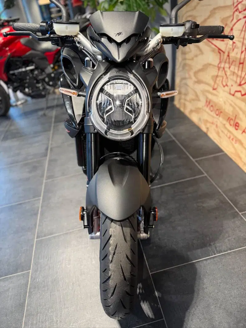 MV Agusta Brutale 800 (2026) (9)