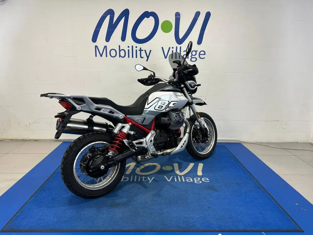 Moto Guzzi V85 TT (2024 - 26) (2)