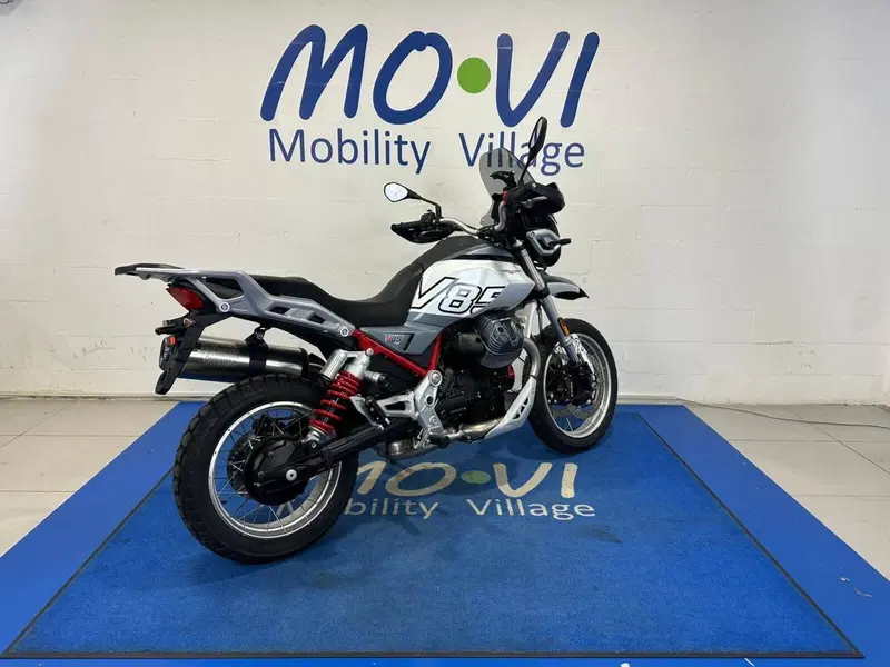 Moto Guzzi V85 TT (2024 - 26) (2)