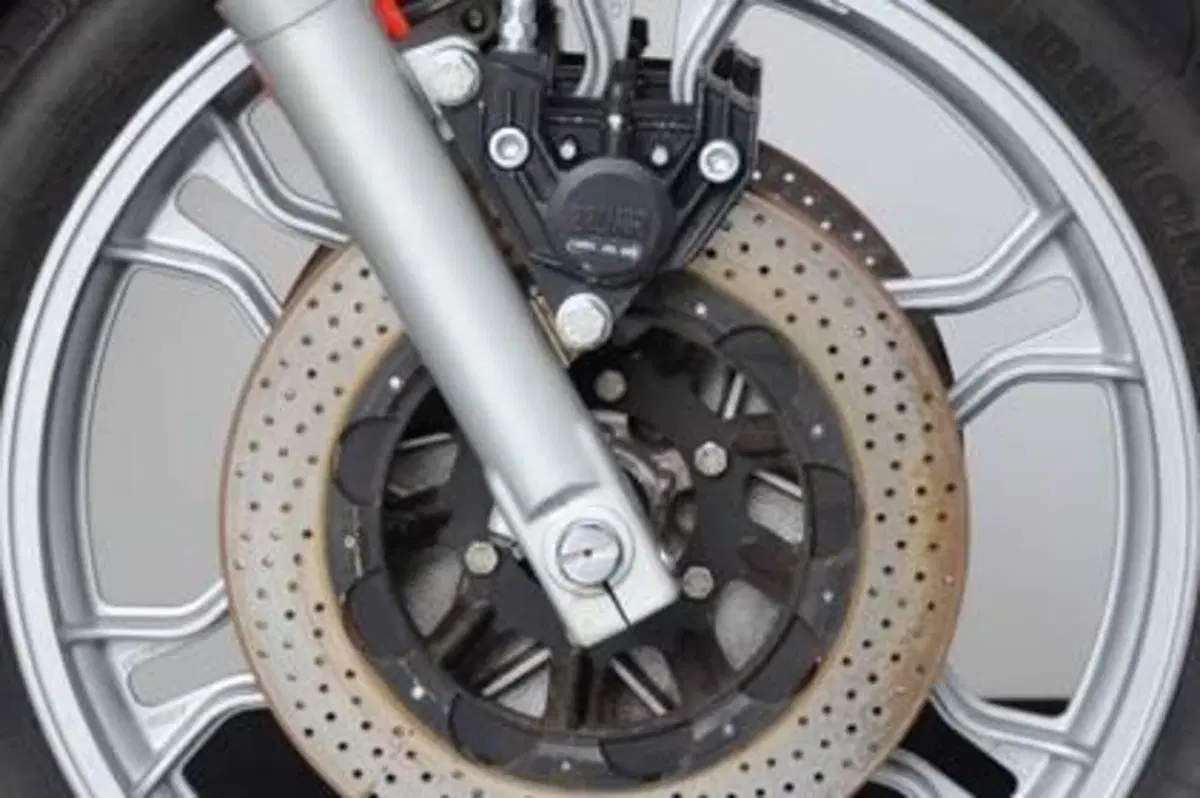 DISCHI FRENO ANTERIORI LE MANS 1 Moto Guzzi (3)