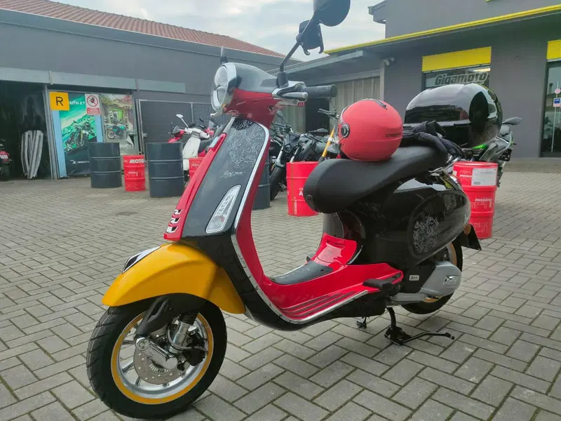 Vespa Primavera 125 Disney Mickey Mouse Edition by Vespa (2023 - 24) (3)