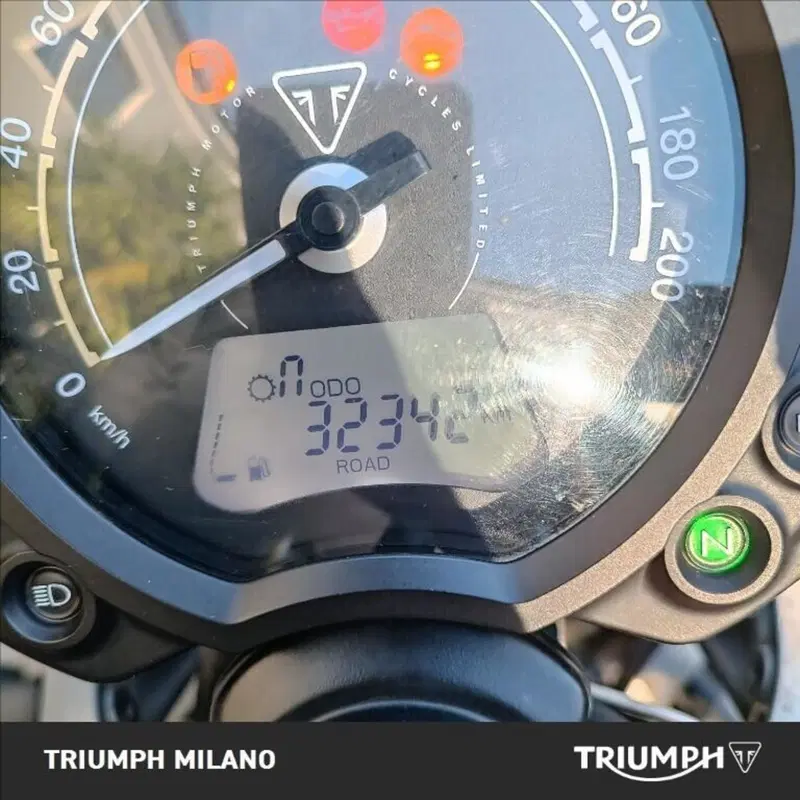 Triumph Street Twin 900 (2021 - 22) (7)