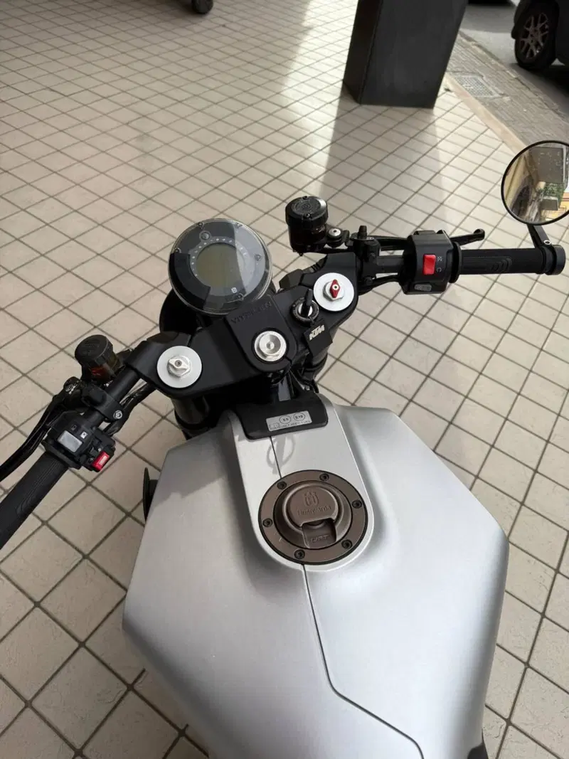 Husqvarna Vitpilen 701 (2018 - 19) (2)