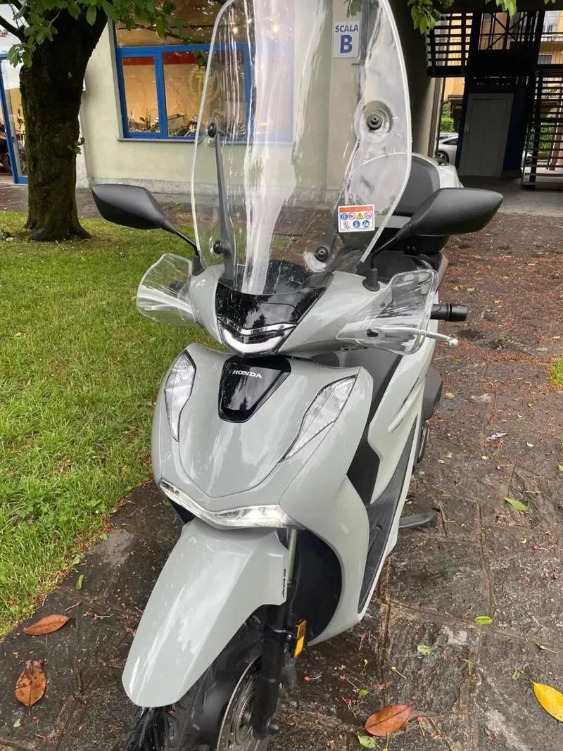 Honda SH 150i (2024 - 25) (4)