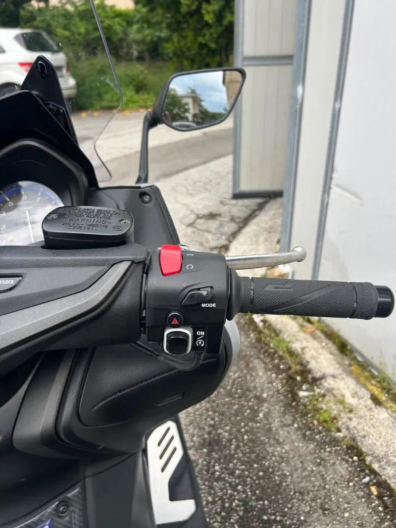 Yamaha T-Max 560 (2020 - 21) (17)