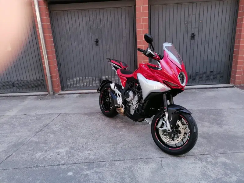 MV Agusta Turismo Veloce 800 (2014 - 16) (2)