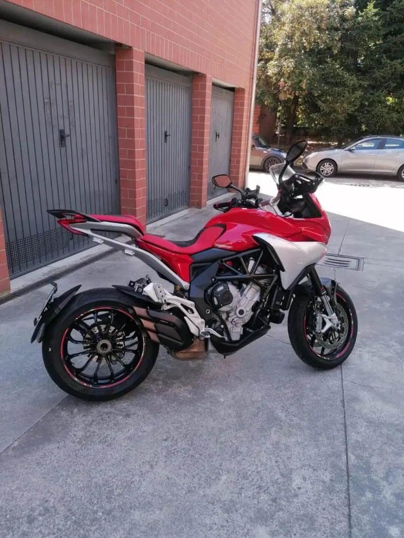 MV Agusta Turismo Veloce 800 (2014 - 16) (3)