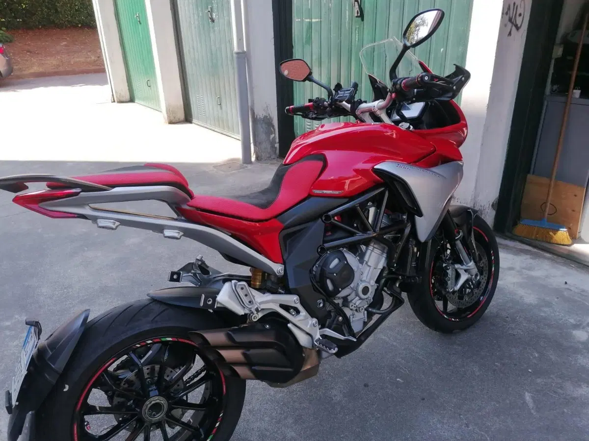 MV Agusta Turismo Veloce 800 (2014 - 16) (9)