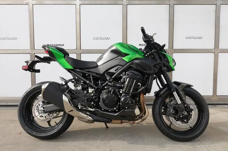 Kawasaki Z 900 (2025 - 26) (5)