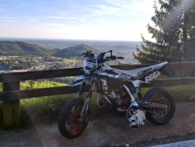 Husqvarna SM 125 (2010 - 12) (2)