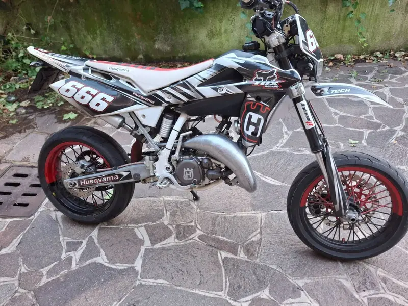 Husqvarna SM 125 (2010 - 12) (3)