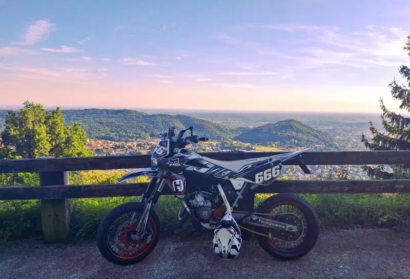 Husqvarna SM 125 (2010 - 12) (4)