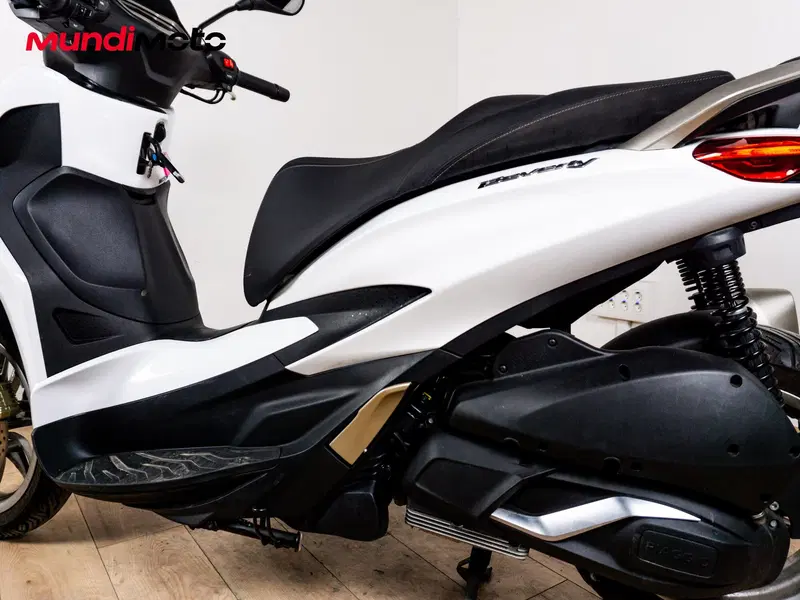 Piaggio Beverly 300 Hpe (2021) (10)