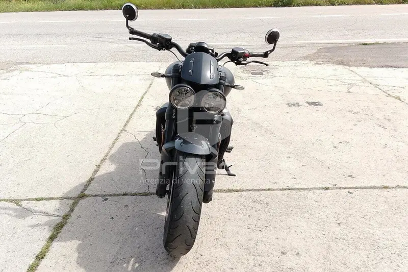 Triumph Rocket 3 R (2021 - 24) (2)