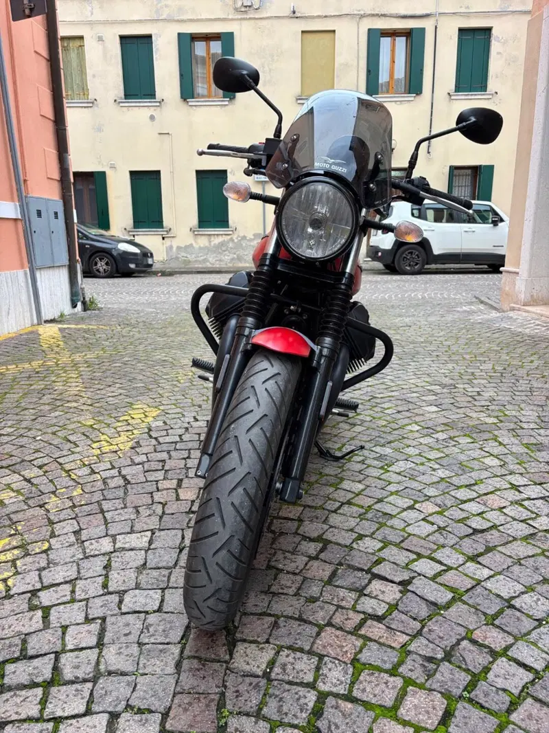 Moto Guzzi V7 III Stone (2017 - 20) (3)