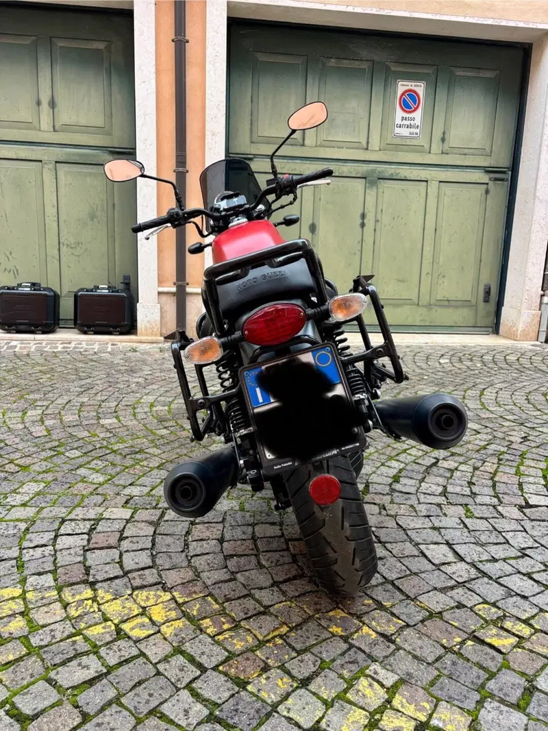 Moto Guzzi V7 III Stone (2017 - 20) (5)