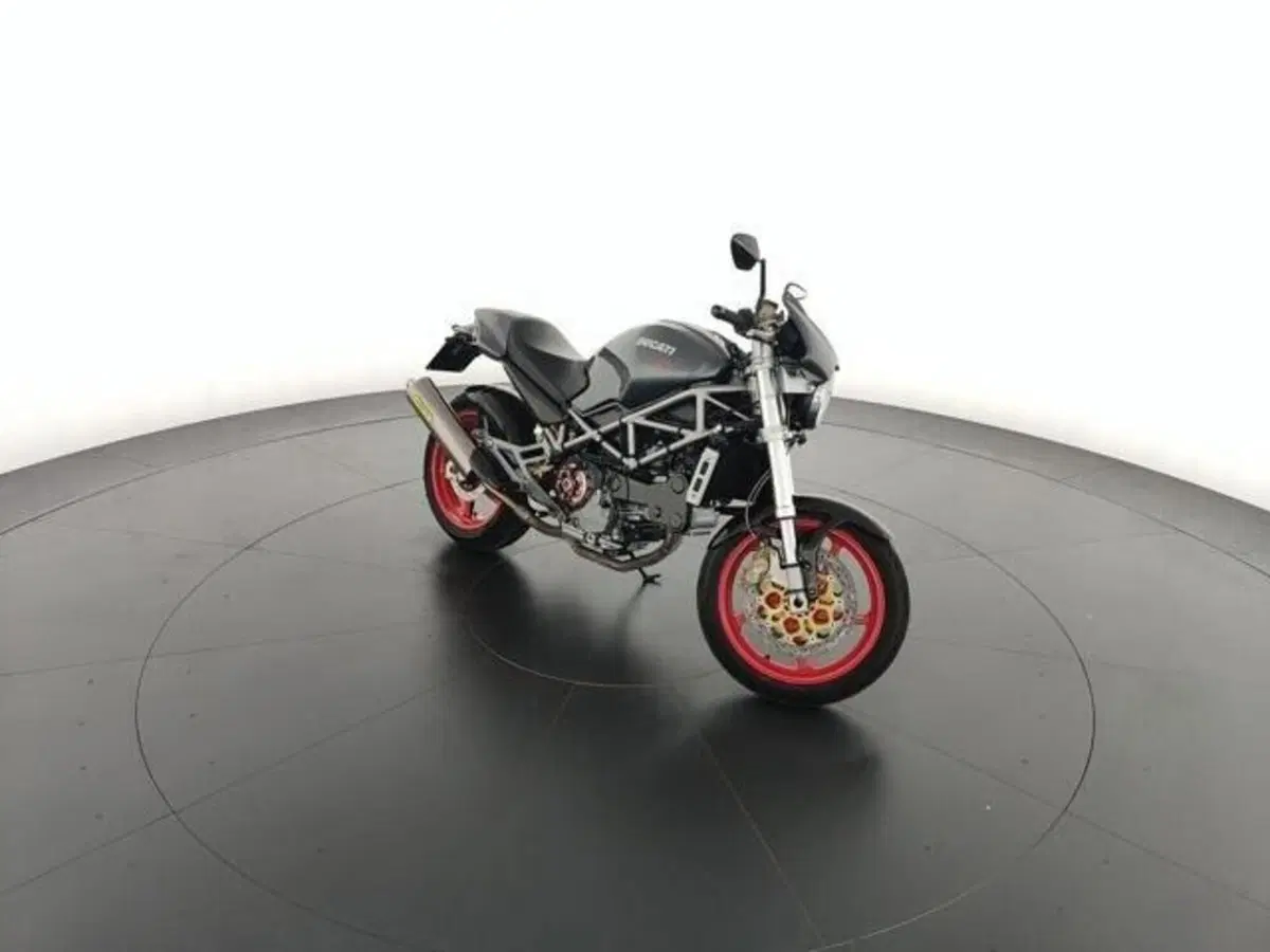 Ducati Monster 900 Dark (1999 - 02) (3)