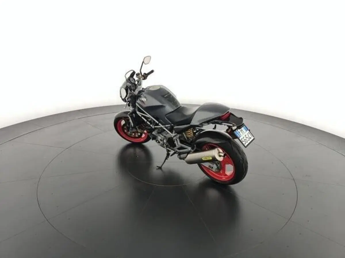 Ducati Monster 900 Dark (1999 - 02) (7)