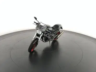 Ducati Monster 900 Dark (1999 - 02) usata